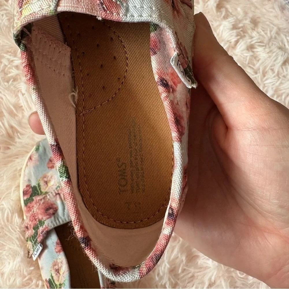 Tom’s Floral Slip-On Shoes Sz 11 Pink Kids Shoes